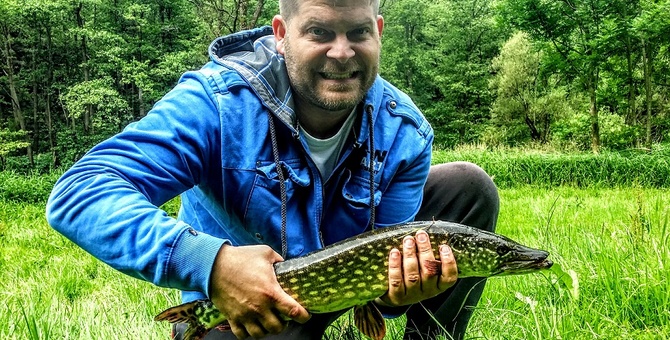 Zamyšlení nad příslovím: Dej člověku rybu a nasytíš jej jeden den, nauč jej rybařit a nasytíš jej na celý život